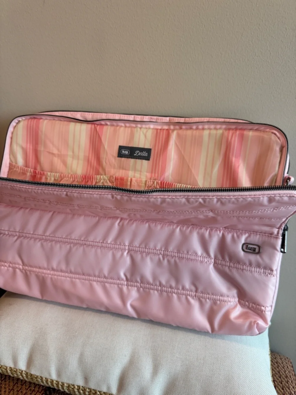 BUBBLE PINK LUD Delta crossbody 17 inch Laptop carry bag